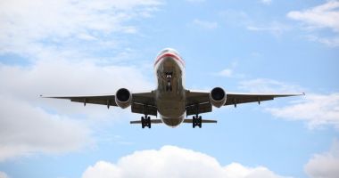 Stire din Eveniment : Aterizare de urgență pe Aeroportul Otopeni. Un pasager a murit în avion pe durata zborului