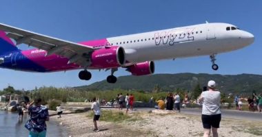 Un avion Wizz Air aproape că le-a luat capetele turiștilor de pe insula greacă Skiathos