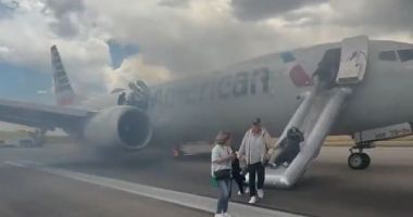 Stire din Actualitate : Panică la aterizarea unui avion, după explozia cauciucurilor: pasagerii, evacuați pe tobogan