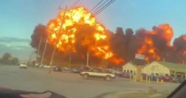 Stire din Actualitate : Un avion s-a prăbuşit lângă Aeroportul din Louisville. Cel puţin 7 oameni au murit şi alţi 11 au fost răniţi
