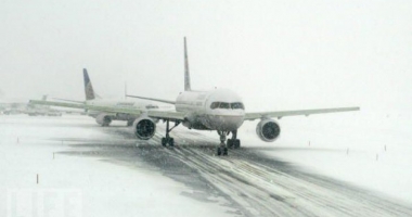 Stire din Eveniment : Curse aeriene anulate pe aeroportul din Otopeni