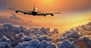 Stire din Actualitate : Descoperire șocantă la bordul unei aeronave! O pasageră a fost găsită moartă. Lumea credea că doarme