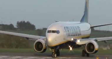 Stire din Actualitate : Scandalos! Pasagerii unui avion, ciupiți de căpușe în timpul zborului