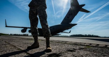 Stire din Actualitate : Cel puțin șase morți după ce un avion militar s-a prăbușit în Egipt