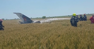 Stire din Eveniment : MiG 21 Lancer, prăbușit lângă Mihail Kogălniceanu. Pilotul s-a catapultat  în ultimul moment
