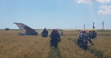 MiG 21 Lancer, prăbușit lângă Mihail Kogălniceanu. Pilotul s-a catapultat  în ultimul moment - 2
