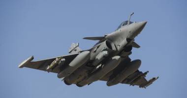 Stire din Actualitate : Franța a efectuat primul său atac aerian în Siria. Șase avioane au distrus o tabără a Statului Islamic