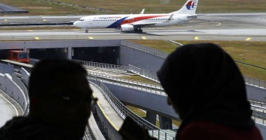 Stire din Actualitate : Boeing 777 / Un robot submarin a fost coborât pe fundul Oceanului Indian în căutarea avionului dispărut