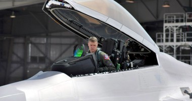 Stire din Actualitate : Avioanele de luptă F-22, probleme serioase la bord
