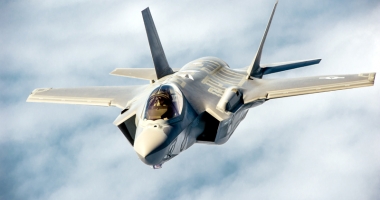 Stire din Actualitate : Forțele aeriene americane declară avionul de vânătoare "invizibil" F-35A gata de luptă