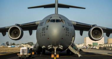 Stire din Eveniment : Un avion NATO, pus la dispoziția transferurilor de răniți din "Colectiv"