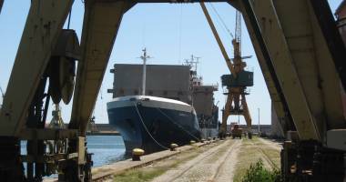 Stire din Economie : Câte nave sosesc în porturile românești