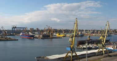 Stire din Economie : 86 de nave și-au anunțat sosirea în porturile maritime românești