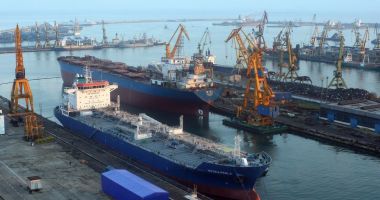 Stire din Economie : 85 de nave și-au anunțat sosirea în porturile maritime românești