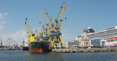 Stire din Economie : 80 de nave și-au anunțat sosirea în porturile maritime românești