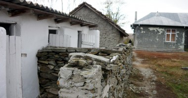 Stire din Cultură-Educație : 49 de unități școlare nu au aviz sanitar
