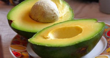 Stire din Sănătate : Avocado protejează ochii împotriva apariției cataractei