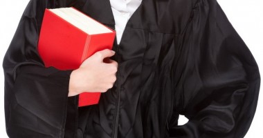 Stire din Eveniment : Începe examenul de primire în profesia de avocat