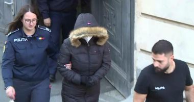 Stire din Eveniment : Avocata care ar fi plănuit un triplu asasinat pentru a răzbuna moartea fiului său a fost trimisă în judecată