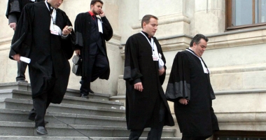 Stire din Eveniment : Avocații ar putea ajunge judecători sau procurori prin interviu, fără examen