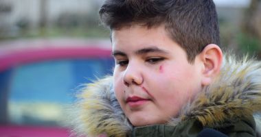 Stire din Cultură-Educație : Cazul elevului din Constanța bătut în școală de mamele unor colegi, în atenția Avocatului Poporului