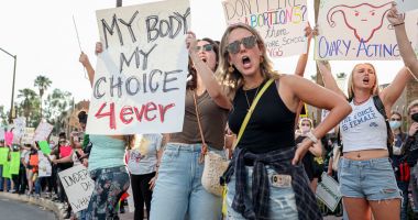 Curtea Supremă a interzis avortul. Femeile care încalcă legea riscă închisoarea