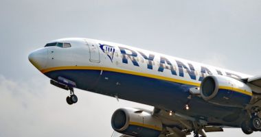 Stire din Actualitate : Un avion Ryanair care a decolat de la Bucureşti a aterizat de urgenţă la Budapesta, în această seară