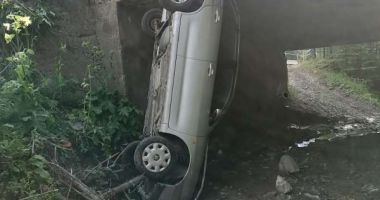 Stire din Eveniment : Autoturism căzut de pe un pod! Înăuntru se aflau două persoane, de peste 70 de ani