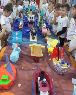 Preșcolarii de la grădinița "Azur" au construit prima flotă de vapoare din materiale reciclabile - 8