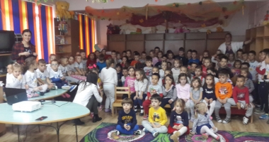 Preșcolarii de la grădinița "Azur" au construit prima flotă de vapoare din materiale reciclabile - 12