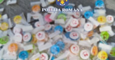 Stire din Eveniment : Sute de cutii cu dulciuri contrafăcute, descoperite în Portul Constanța