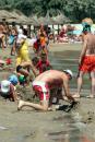 Stire din Diverse : Turiștii veniți în stațiunea Neptun se întrec în castele de nisip