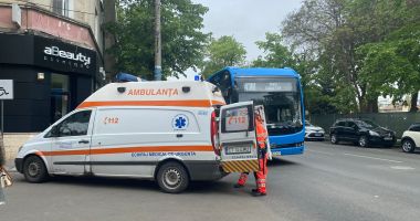 Stire din Eveniment : Intervenție pe bulevardul Tomis! Mai mulți pasageri dintr-un autobuz au fost răniți