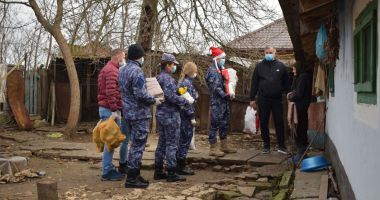 Cadouri pentru copiii și bătrânii din Nazarcea, de la marinarii militari - 4