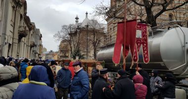 GALERIE FOTO! Sute de oameni la slujba de Bobotează! - 9