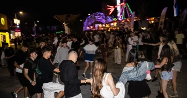 BEACH, PLEASE! 2026 a deschis oficial NIBIRU în fața a 90.000 de oameni și a dat startul celei mai mari ediții din istoria festivalului - 5