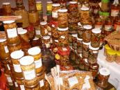 Stire din Economie : Jumătate din producția de miere ecologică a României merge la export, în 2009