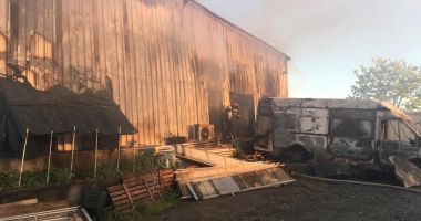 GALERIE FOTO / Incendiu puternic la Tuzla. O brutărie a ars din temelii - 4