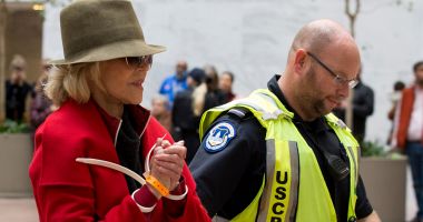 Actrița Jane Fonda a fost arestată pentru a patra oară