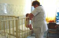 Stire din Sănătate : Sărăcia le împinge să-și abandoneze pruncii în spital