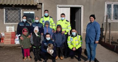 GALERIE FOTO / Polițiștii constănțeni, ajutoarele lui Moș Crăciun - 5