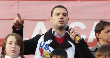 Stire din Politică-Administrație : "Treaba mea de parlamentar este să aduc bani în comună"