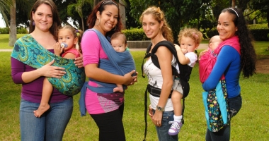 Sunteți pro sau contra Babywearing?