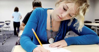 Stire din Cultură-Educație : Bacalaureat special 2012/Astăzi, proba scrisă la limba română
