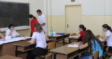 Stire din Cultură-Educație : BACALAUREAT 2012 / 120 de elevi au fost eliminați la proba de astăzi