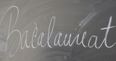 Stire din Cultură-Educație : Părinții spun că enunțurile subiectelor la evaluarea națională nu au mai indus în eroare elevii