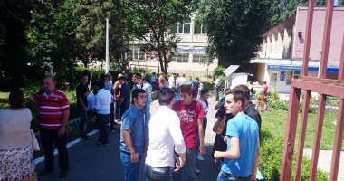 Stire din Cultură-Educație : S-a deschis sezonul fraudelor  la Bac. 14 eliminați la limba română