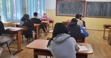 Stire din Cultură-Educație : Copii din mediul rural, sacrificați de birocrație. Clasă de construcții desființată, elevi trimiși la agricultură