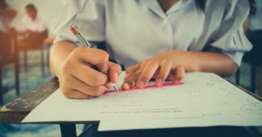 Stire din Cultură-Educație : Bacalaureat 2020. Candidații susțin astăzi proba la limba maternă