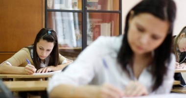 Stire din Actualitate : Iată ce metodă ANTI-COPIAT aplică profesorii din Thailanda. Vezi FOTO